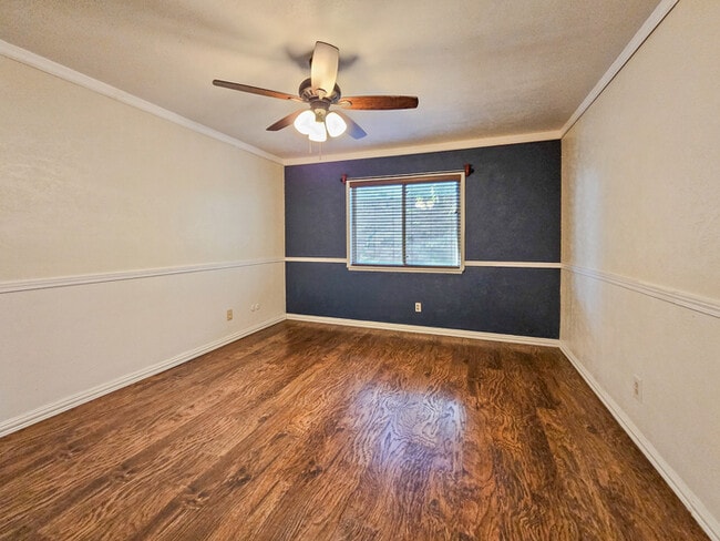 Building Photo - Move-In Ready Dallas Gem — 4 Bedrooms, 2 Living Areas, and a Big Private Yard