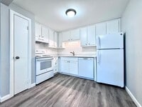 Building Photo - 2 Old Colony Ln