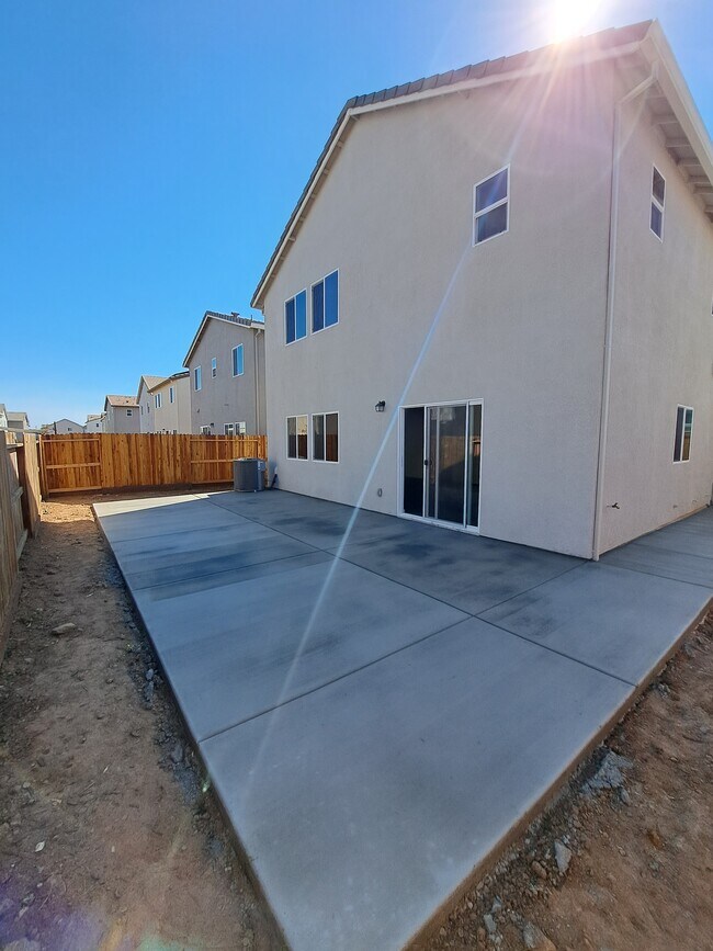 Building Photo - 5009 Star Dance Cir
