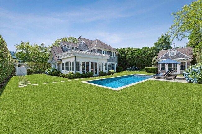 Building Photo - 121 Post Ln