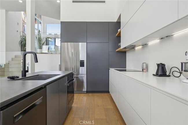 Building Photo - 15 Waterway