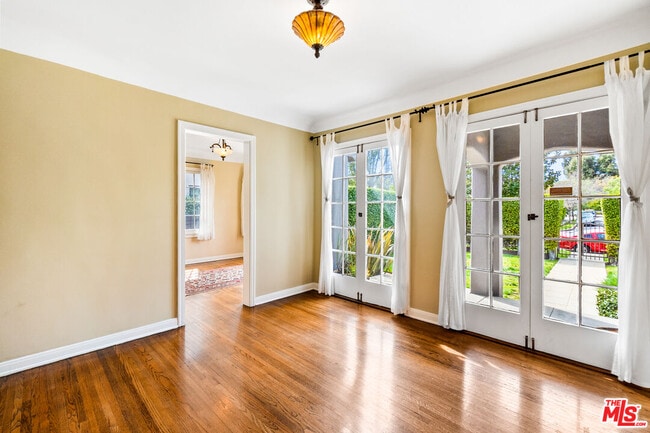 Building Photo - 650 S Gretna Green Way