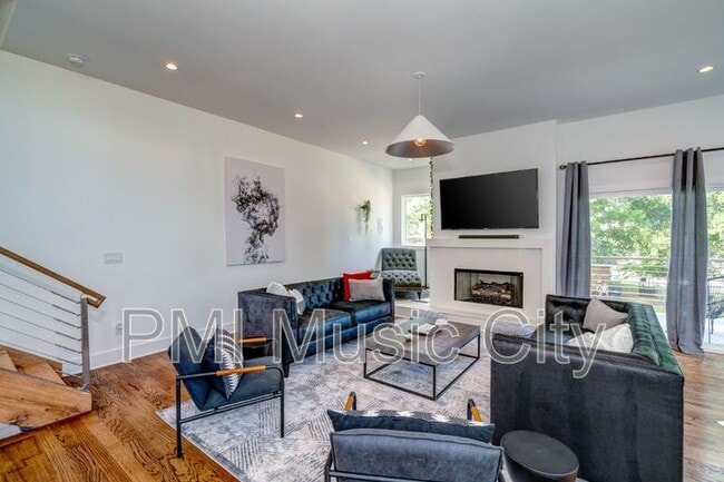 Building Photo - 938 Southside Pl