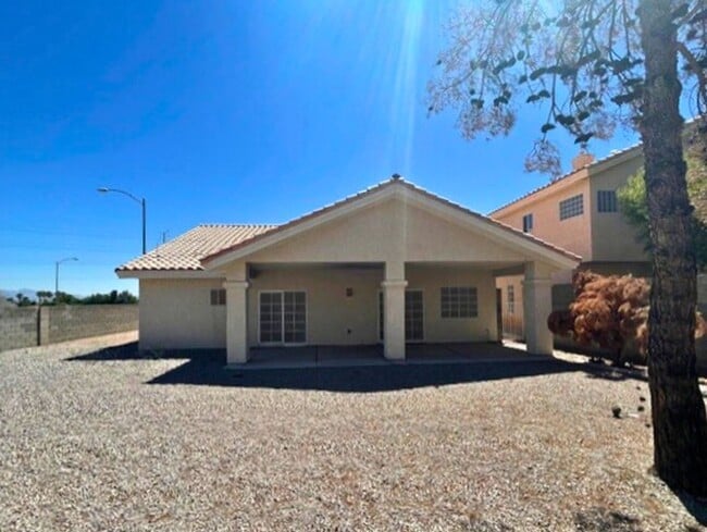 Building Photo - MOVE-IN READY 3BR/2BA SINGLE FAMILY HOME I...