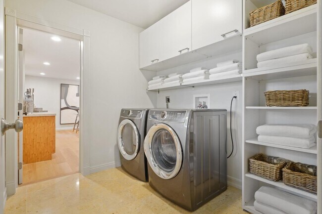 Building Photo - 3811 Farm Hill Blvd