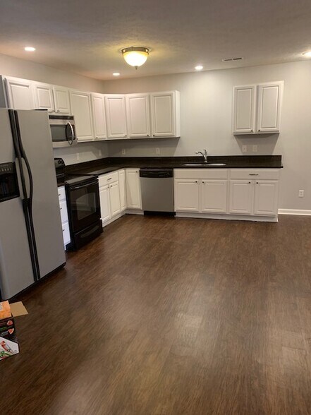 Primary Photo - 214 Rystan Plz