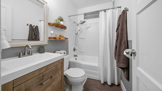 Building Photo - 2910 E 28th St