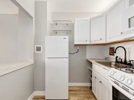 Building Photo - 5500 Friendship Blvd