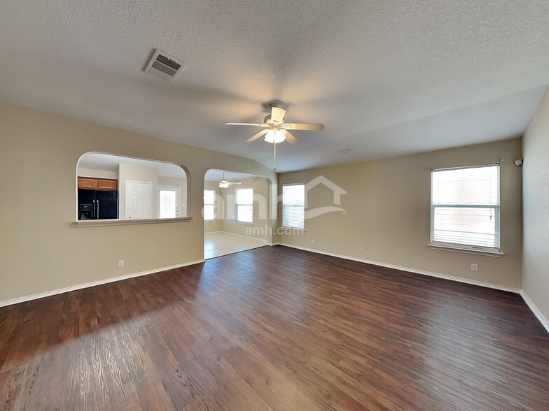 Building Photo - 631 Tom Kemp Dr