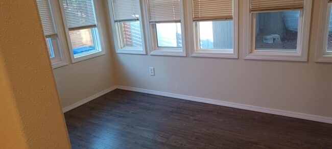 Building Photo - 6827 NE Glisan St