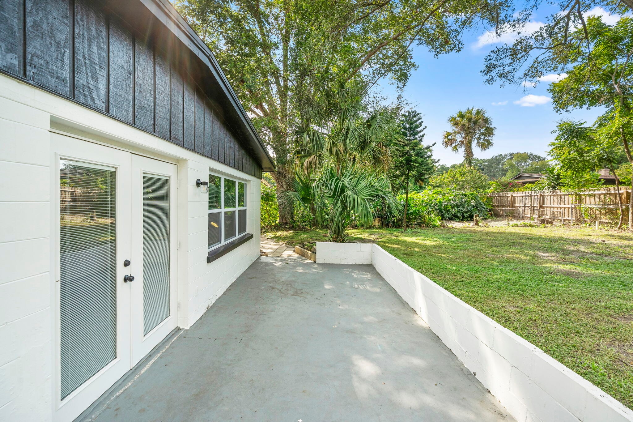 Building Photo - 505 Lake Shore Dr