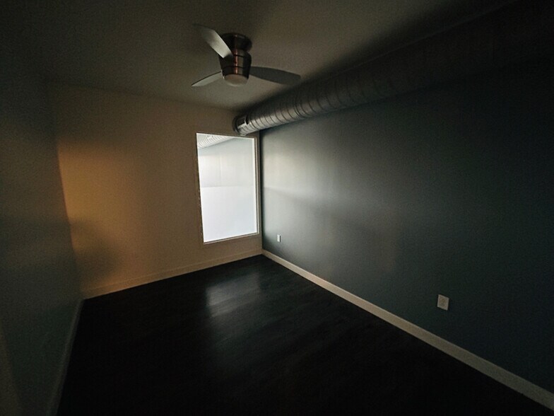 Building Photo - 550 New Holland Ave