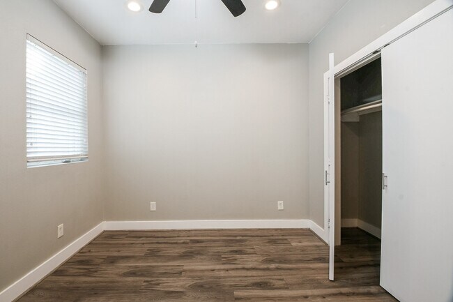 Building Photo - 3249 Dixie Dr