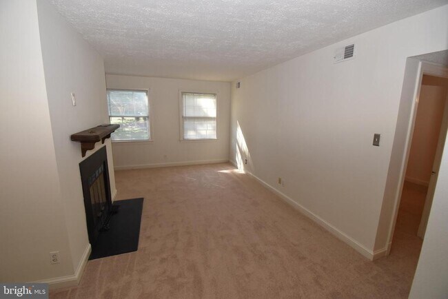 Building Photo - 2801 Arlington Blvd