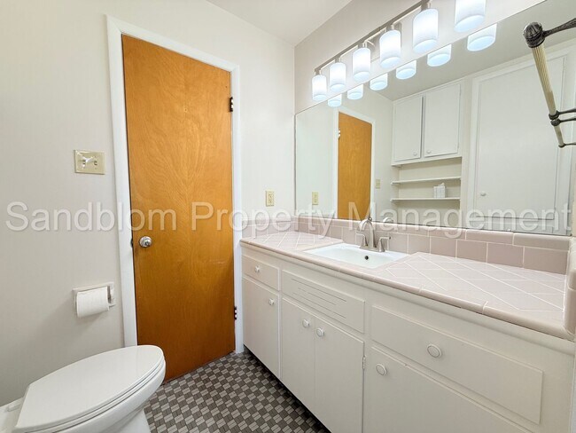 Building Photo - For Lease | Midtown Tulsa | Available Now!