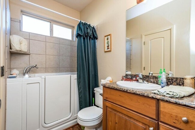 Building Photo - 3 Bedroom Home In South Pointe Subdivision...
