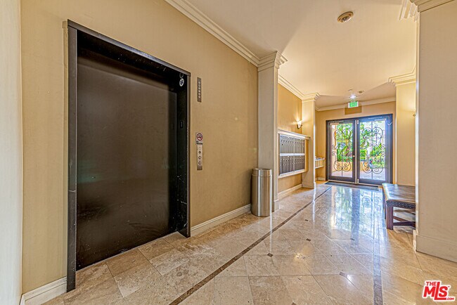 Building Photo - 143 N Arnaz Dr