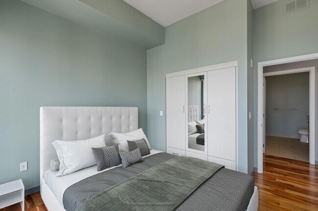 Building Photo - 929 Portland Ave