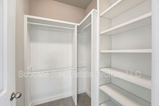 Building Photo - 1231 Ridenour Ln
