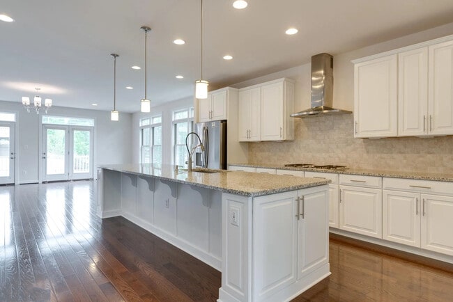 Building Photo - 7200 Holywell Ln