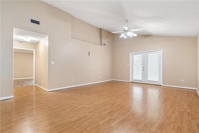 Building Photo - 8158 Magnolia Village Dr N