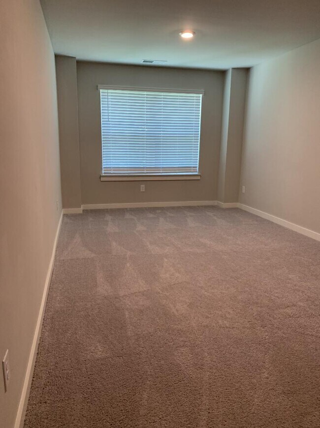 Building Photo - 5053 Percival Dr