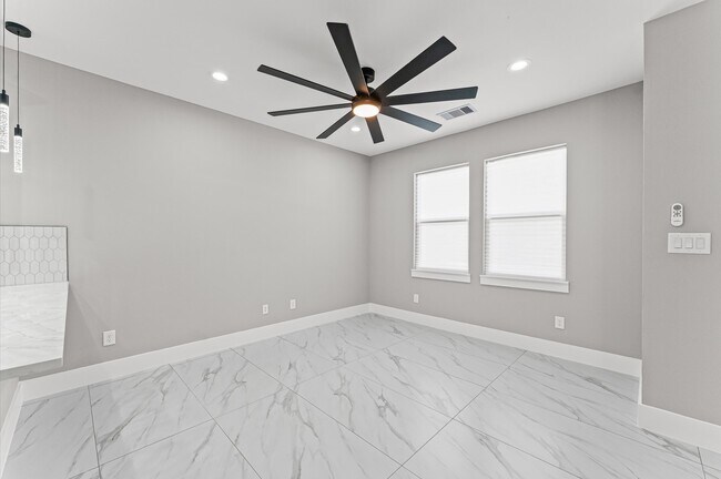 Building Photo - 9106 Everglade Dr