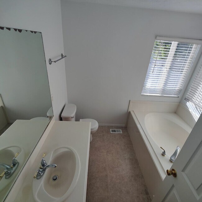 Building Photo - 5 Bed 3 Bath House in Lehi for Rent!
