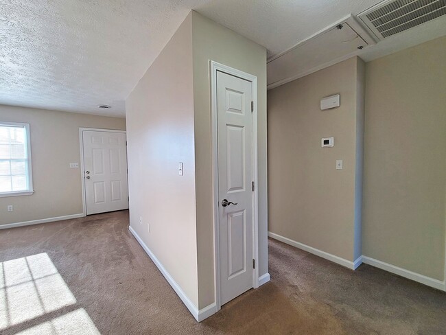 Building Photo - 316 Jones Ln