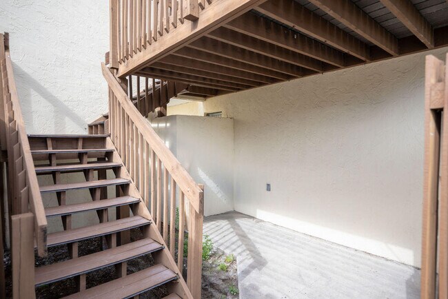 Building Photo - 641 Executive Center Dr