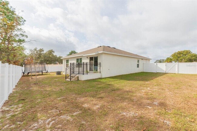 Building Photo - 5358 Woodridge Ln