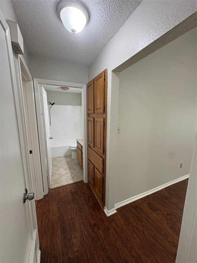 Building Photo - 2304 Silver Spur Dr