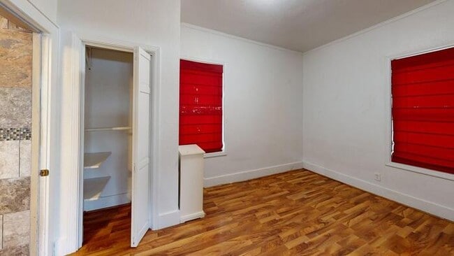 Building Photo - 205 3rd Ave NE