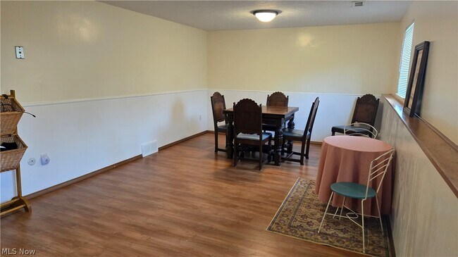 Building Photo - 2319 Green Acres Dr