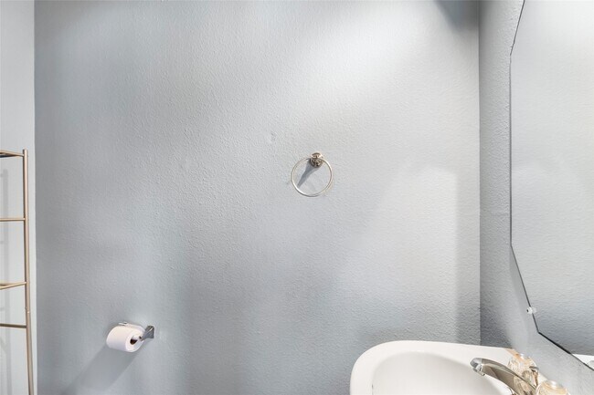 Building Photo - 415 Laurel Pine Dr