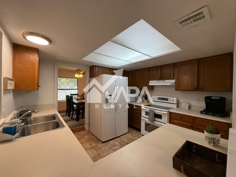 Building Photo - 4702 Sunny Grove