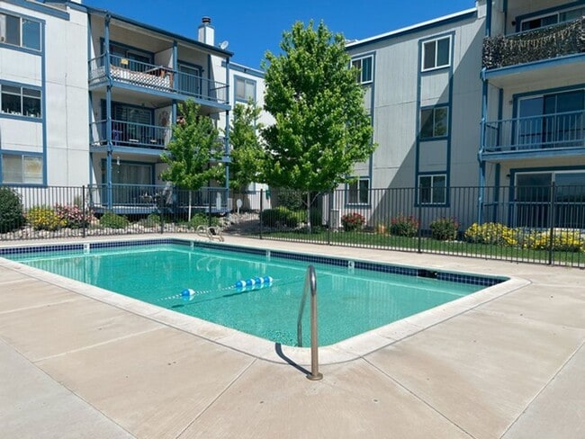Building Photo - Conveniently located Refreshed Two Bedroom Condo
