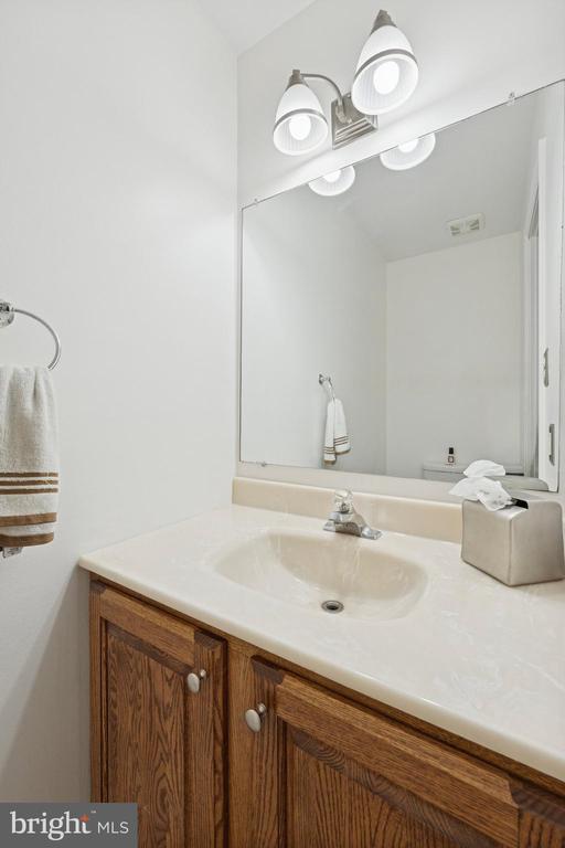 Building Photo - 422 Wendover Dr