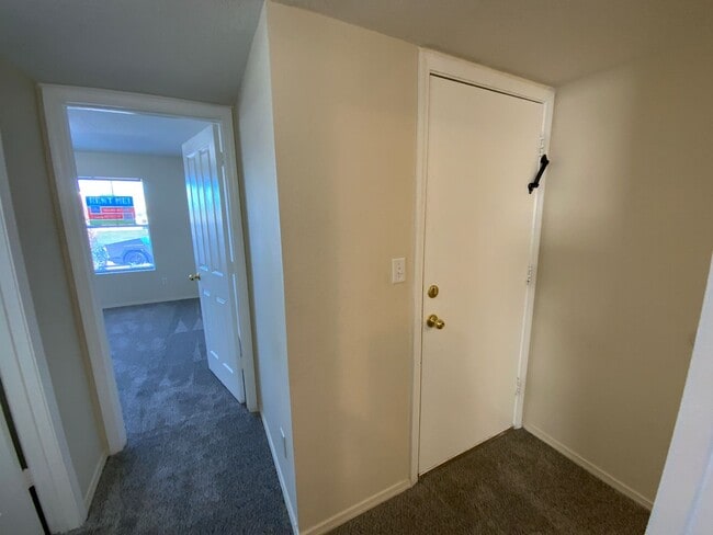 Building Photo - 3 Bedroom Single Story Home Near Northern Blvd NE & Loma Colorado Blvd NE!