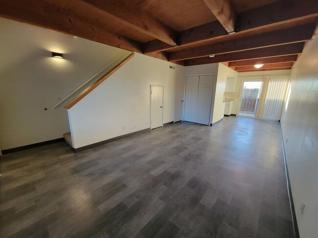 Building Photo - 2 Story Condo in Corning - Richfield Garde...