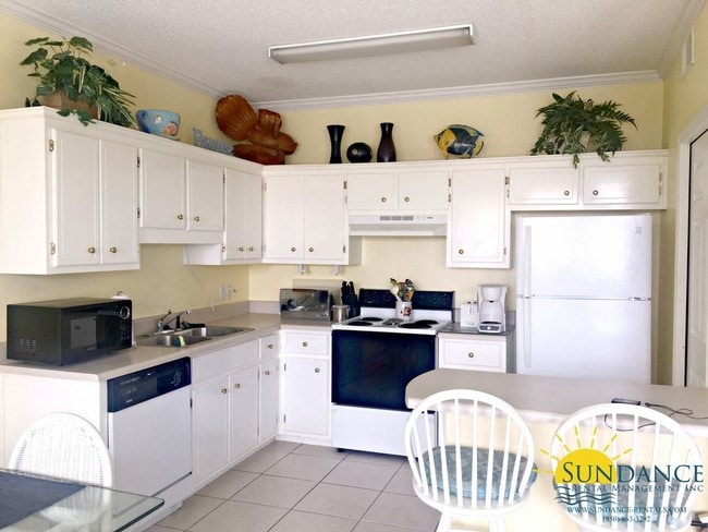 Building Photo - 320 Scenic Gulf Dr