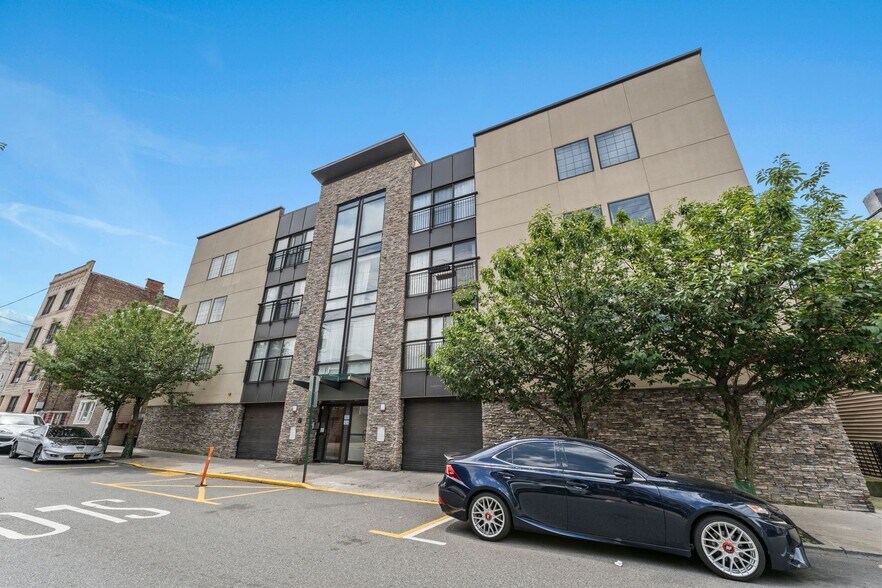 Building Photo - 125 70th St