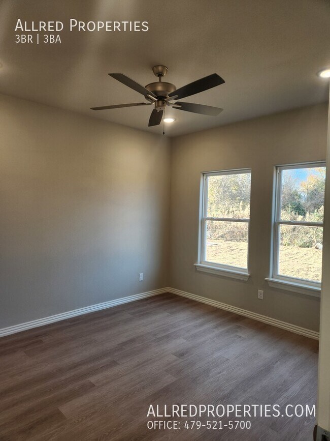 Building Photo - 1608 Casuarina Dr