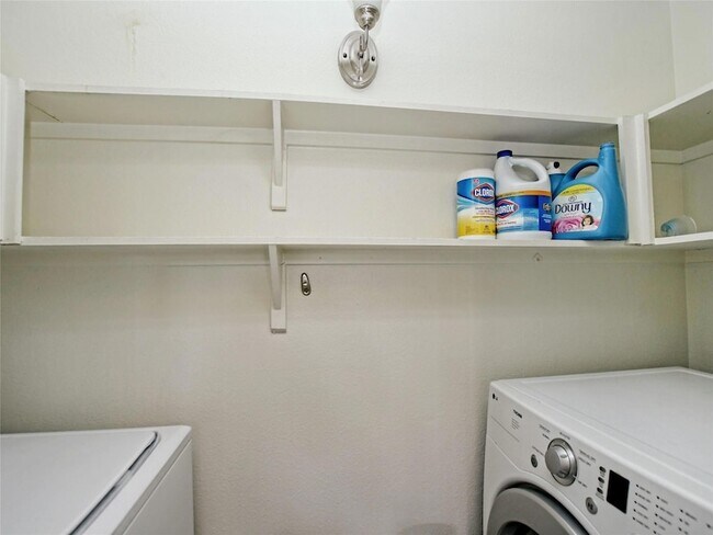 Building Photo - 6000 Shepherd Mountain Cove