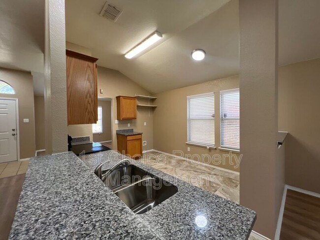Building Photo - 5432 Beaver Ridge Dr
