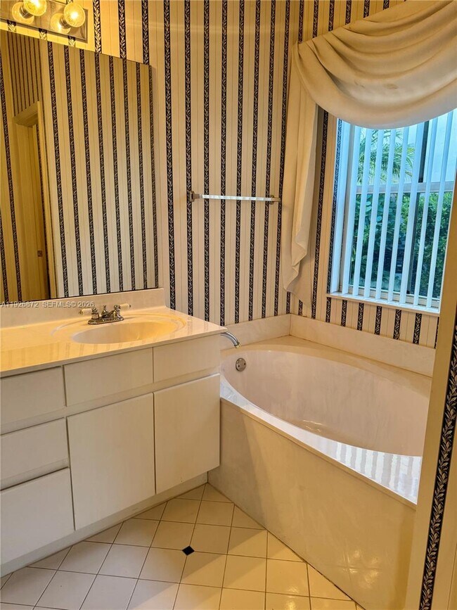 Building Photo - 815 Vista Meadows Dr