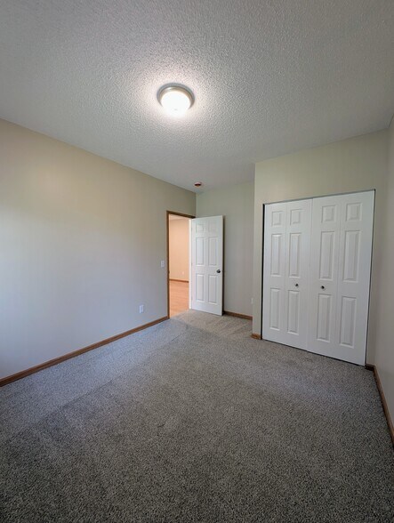 Building Photo - 594 Sutherland Dr