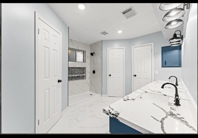 Building Photo - 11630 Sagemeadow Ln