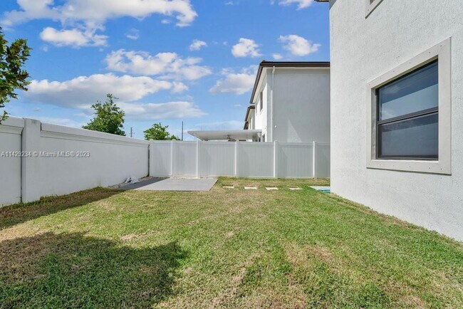 Building Photo - 11036 W 35th Way