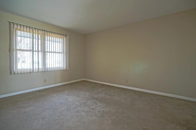 Building Photo - 1726-1728 W Blue Spruce Court